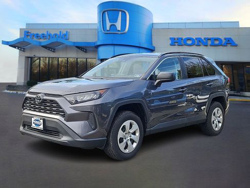 Used 2019 Toyota RAV4 LE image 3