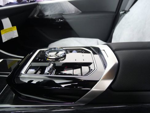 Used 2026 BMW 760i xDrive w/ Executive Package image 23