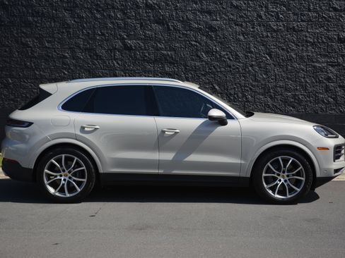 Certified 2026 Porsche Cayenne AWD/4WD image 8