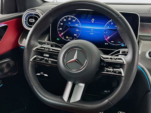 Used 2025 Mercedes-Benz GLC 300 4MATIC image 8