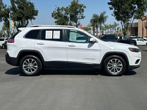 Used 2019 Jeep Cherokee Latitude Plus FWD image 2