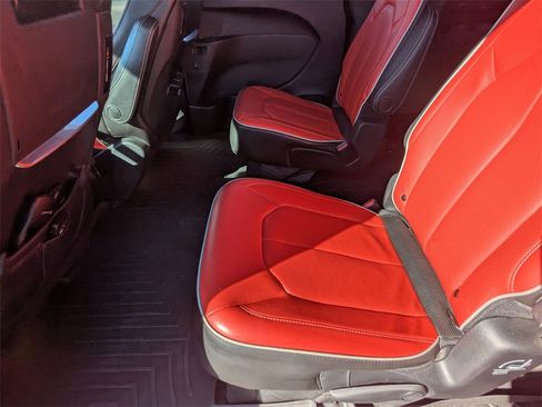 Used 2020 Chrysler Pacifica Limited w/ Quick Order Package 27H Red S image 18