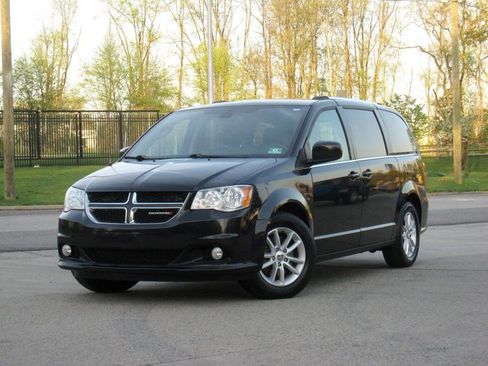 Used 2018 Dodge Grand Caravan SXT FWD image 3