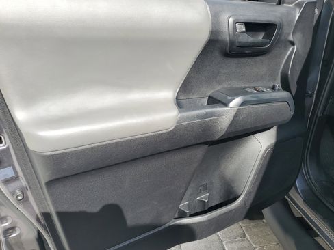 Used 2022 Toyota Tacoma SR image 16