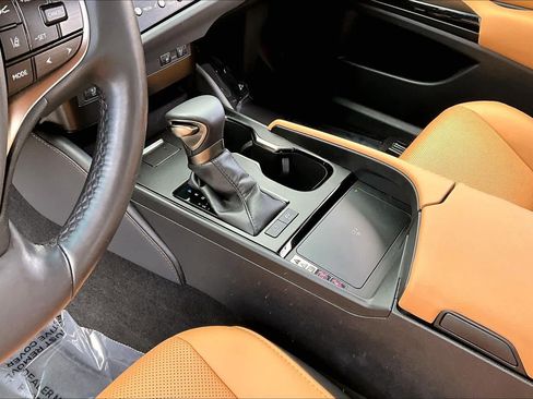 Used 2023 Lexus ES 300h w/ Premium Package FWD image 16