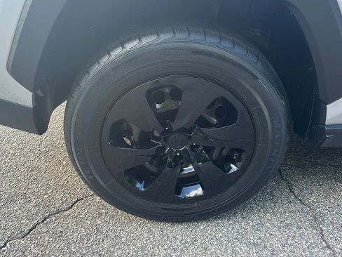 Used 2019 Toyota RAV4 LE FWD image 25
