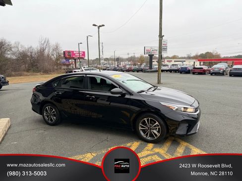 Used 2024 Kia Forte LXS image 3