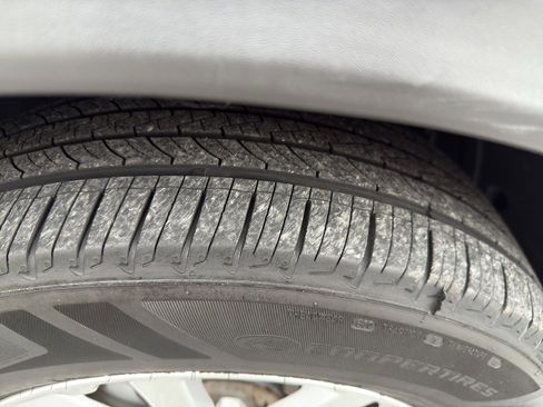 Used 2018 Nissan Rogue SV image 33