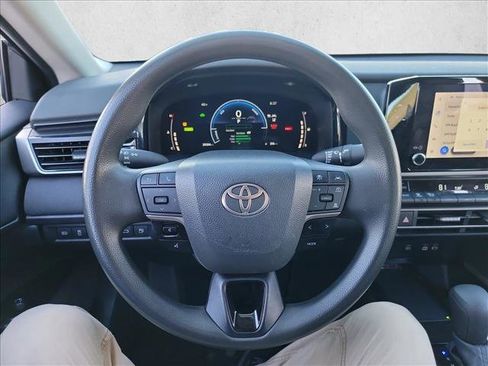 Used 2025 Toyota Camry LE image 19