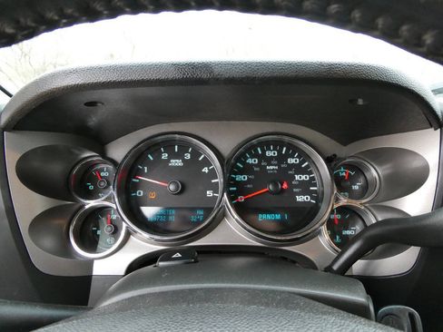Used 2011 Chevrolet Silverado 2500 LT w/ Interior Plus Package AWD/4WD image 14