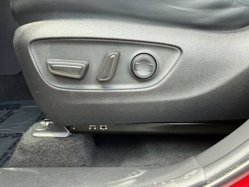 Used 2022 Toyota Highlander XLE AWD/4WD image 10