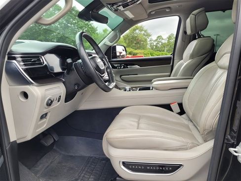 Used 2022 Jeep Grand Wagoneer Series I image 3