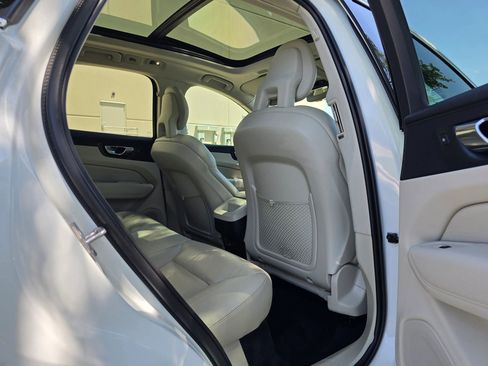 Used 2018 Volvo XC60 T6 Momentum w/ Vision Package AWD/4WD image 45