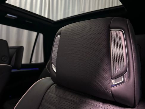 Used 2025 Cadillac Escalade V image 8