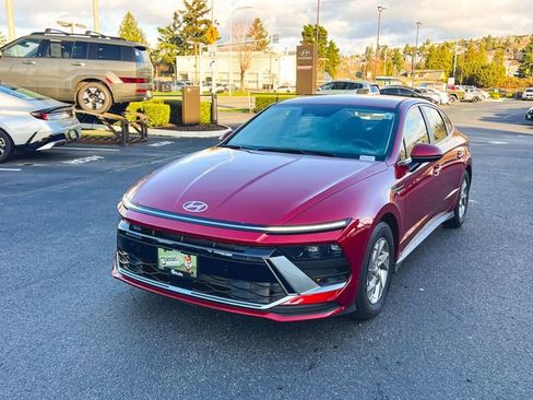 Certified 2025 Hyundai Sonata SE image 3