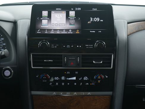 Used 2024 Nissan Armada SL image 18