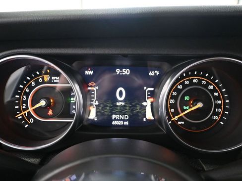 Used 2018 Jeep Wrangler Unlimited Sahara w/ Dual Top Group AWD/4WD image 32