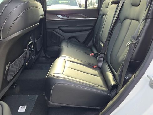 New 2025 Jeep Grand Cherokee Limited image 19