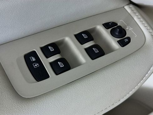 Certified 2023 Volvo XC60 B5 Ultimate FWD image 18