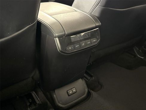 Certified 2023 Toyota Highlander XLE image 37