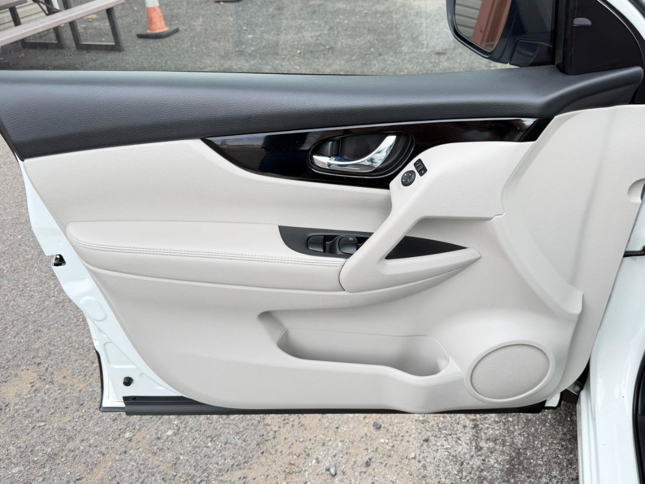 Used 2022 Nissan Rogue Sport SL AWD/4WD image 16