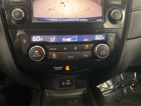Used 2020 Nissan Rogue SV image 30