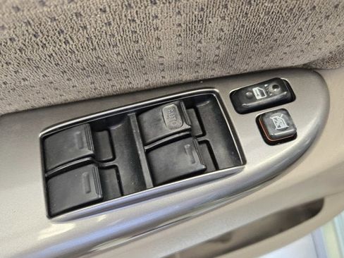 Used 2010 Toyota Sienna CE image 17