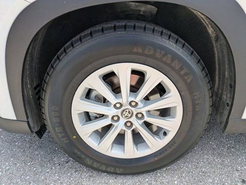 Used 2024 Toyota Grand Highlander XLE image 11