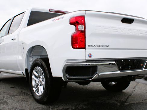 Used 2025 Chevrolet Silverado 1500 LT AWD/4WD image 11