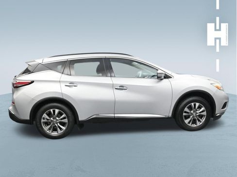 Used 2017 Nissan Murano SV image 3