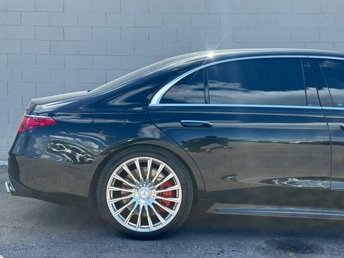 Used 2024 Mercedes-Benz S 63 AMG S w/ Carbon Fiber Exterior Package image 13