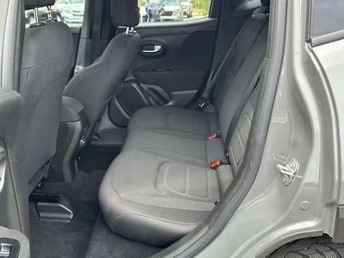 Used 2021 Jeep Renegade Latitude FWD image 9