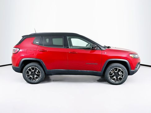 Used 2025 Jeep Compass Trailhawk AWD/4WD image 10