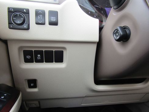 Used 2016 Lexus GX 460 w/ Premium Package image 12