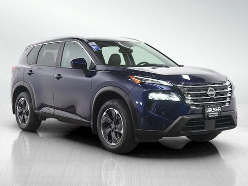 Used 2024 Nissan Rogue SV w/ SV Premium Package image 8