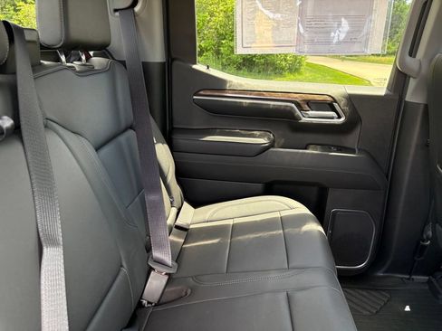 Used 2022 Chevrolet Silverado 1500 LT Trail Boss w/ LT Trail Boss Premium Package AWD/4WD image 48