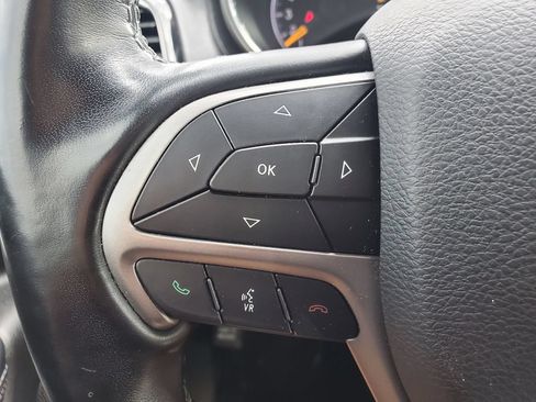 Used 2020 Jeep Grand Cherokee Overland AWD/4WD image 23