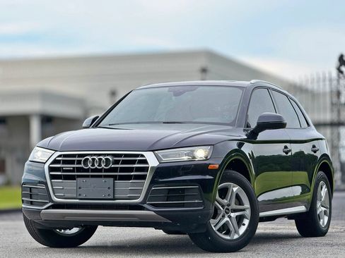 Used 2018 Audi Q5 2.0T Premium w/ Convenience Package AWD/4WD image 2