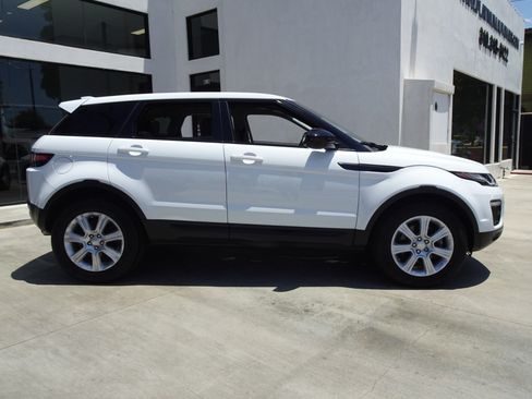 Used 2019 Land Rover Range Rover Evoque SE AWD/4WD image 8
