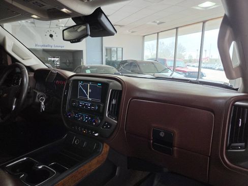 Used 2018 Chevrolet Silverado 2500 High Country w/ Duramax Plus Package image 32