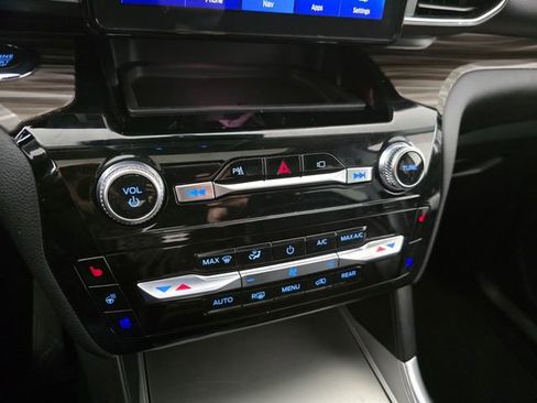 Used 2023 Ford Explorer Limited image 34