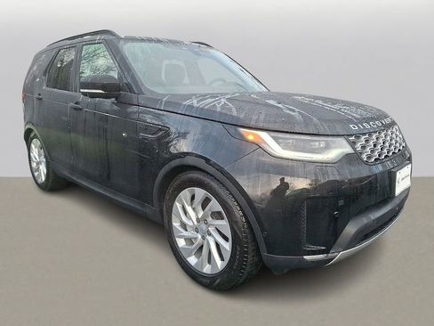 Used 2025 Land Rover Discovery S image 3