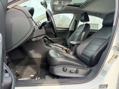 Used 2018 Volkswagen Passat 2.0T SE FWD image 8