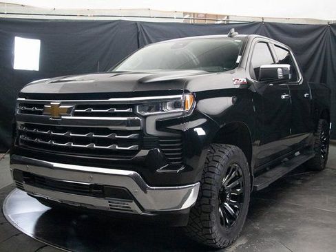 Used 2023 Chevrolet Silverado 1500 LTZ w/ LTZ Premium Package image 6