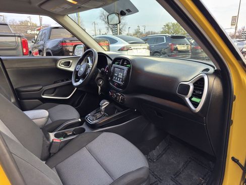 Used 2020 Kia Soul LX FWD image 40