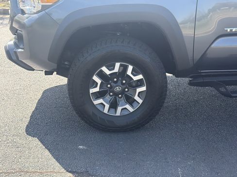 Used 2023 Toyota Tacoma TRD Off-Road w/ Technology Package image 32