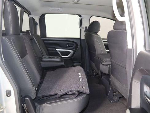 Used 2017 Nissan Titan SV AWD/4WD image 10