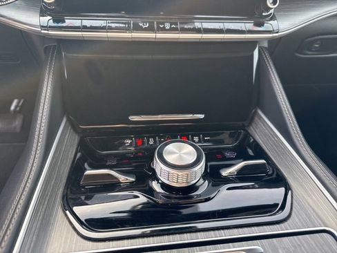 Used 2024 Jeep Wagoneer L Series III w/ Flexible Seating Group image 26