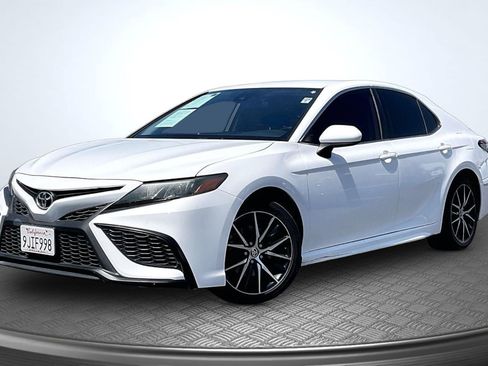 Used 2021 Toyota Camry SE FWD image 12