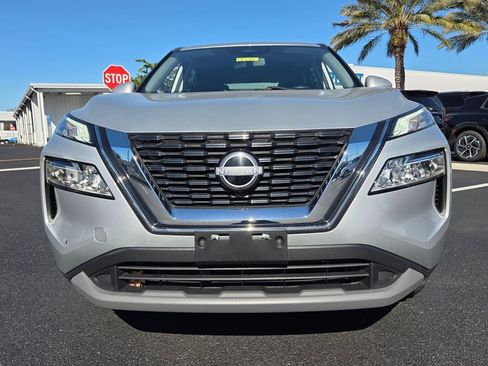 Used 2023 Nissan Rogue SV image 2